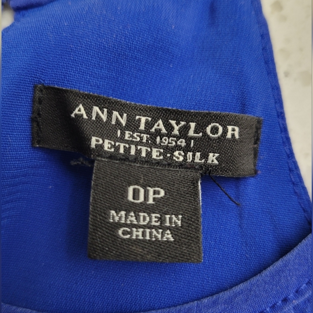 💙 Ann Taylor Royal Blue Silk Halter Top – Size 0 Petite - Picture 4 of 4